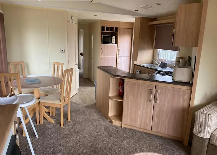 6 Berth Caravan Hire Close To Fantasy Island