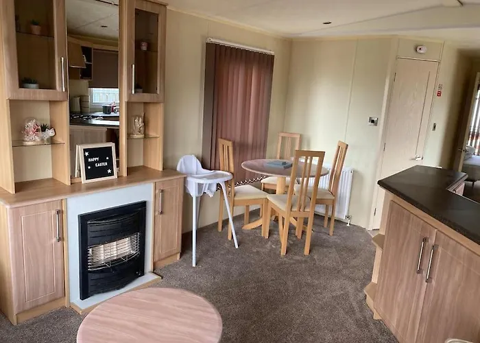 6 Berth Caravan Hire Close To Fantasy Island