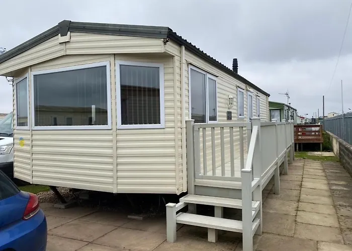 6 Berth Caravan Hire Close To Fantasy Island