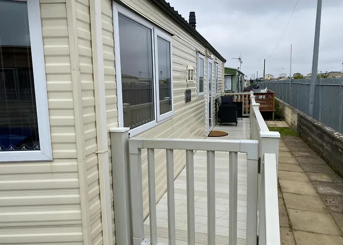 6 Berth Caravan Hire Close To Fantasy Island