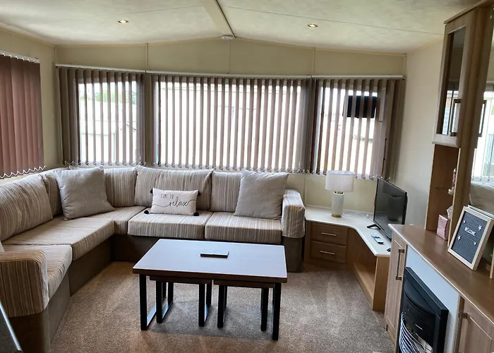 6 Berth Caravan Hire Close To Fantasy Island