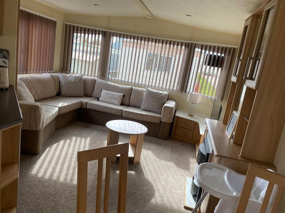 6 Berth Caravan Hire Close To Fantasy Island Apartment *