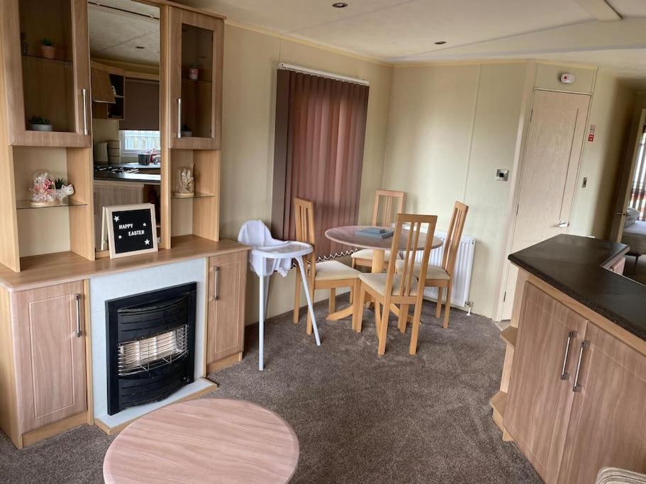 6 Berth Caravan Hire Close To Fantasy Island Apartment